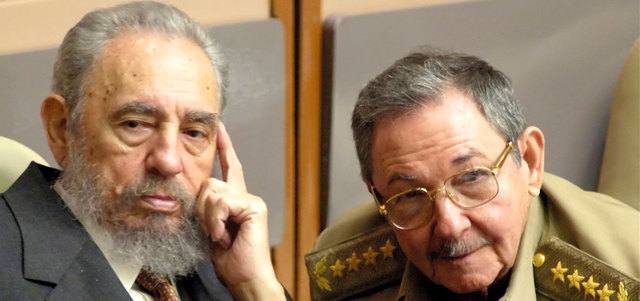 كوبا في عصر آل كاسترو: الببغاء العجوز لا تتقن حيلاً جديدة