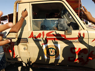 آلاف الليبيين يحتشدون في المدن دعماً للجيش