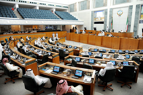 مجلس الأمة الكويتي يوقف صرف كوبونات البنزين للنواب