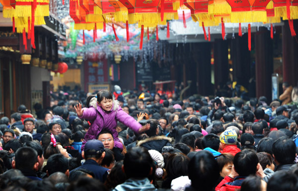 SHANGHAI, CHINA - FEBRUARY 11: (CHINA OUT) People visit a lantern show to celebrate Chinese Lunar New Year of Snake at Yuyuan Garden on February 11, 2013 in Shanghai, China. The Chinese Lunar New Year of Snake also known as the Spring Festival, which is based on the Lunisolar Chinese calendar, is celebrated from the first day of the first month of the lunar year and ends with Lantern Festival on the Fifteenth day. (Photo by VCG/VCG via Getty Images)