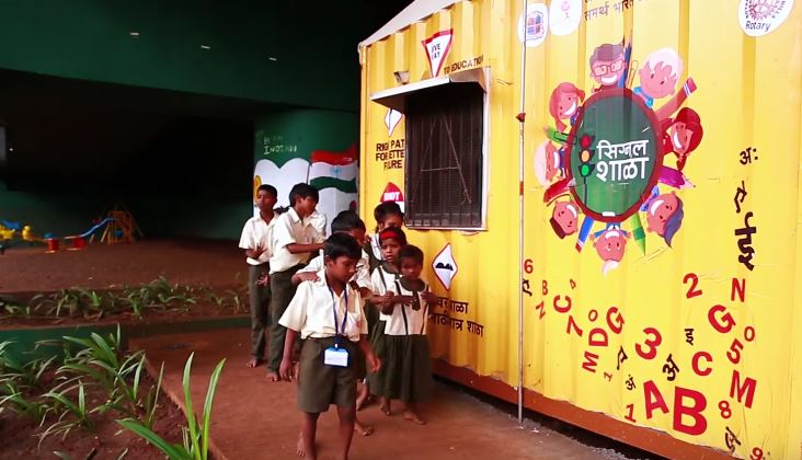 «مدارس الحاويات» أمل جديد لأطفال الشوارع في الهند