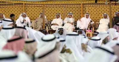 الكويتيون ينتخبون اليوم البرلمان ودعوات لاختيار القوي الأمين
