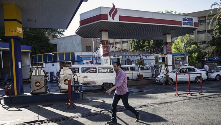 مصر ترفع أسعار الوقود بعد تحرير سعر الجنيه