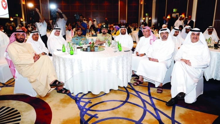 «دبي للأداء الحكومي» يدرس إضافة الالتزام الخيري