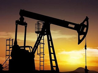 النفط يصعد وسط هبوط متوقع للمخزون الأميركي