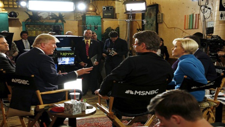 الرئيس الأمريكي يمارس مهامه على نمط برامج تلفزيون الواقع