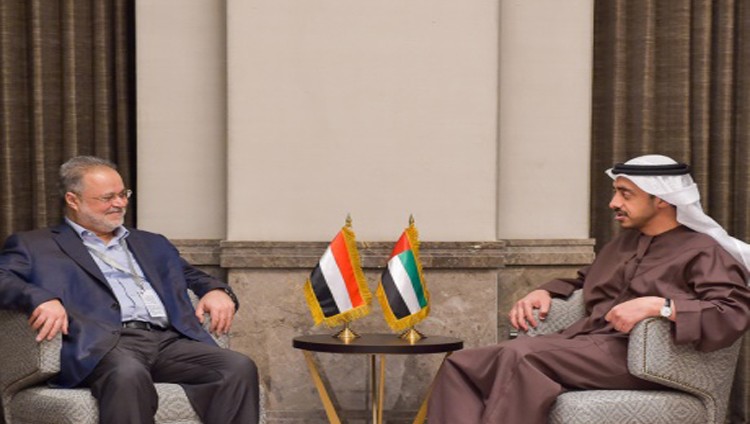 عبدالله بن زايد يؤكد التزام الإمارات بدعم الشرعية في اليمن