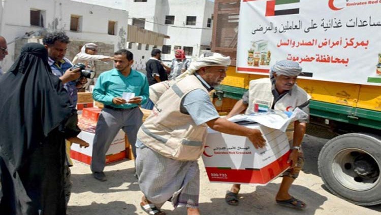 الإمارات تقدم مساعدات غذائية عاجلة إلى مستشفى بالمكلا