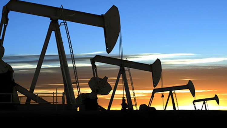 أسعار النفط تواصل مكاسبها رغم تخمة الأسواق الأميركية