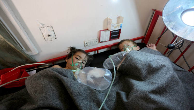 100 قتيل و400 مصاب بمجزرة بالكيمياوي في إدلب