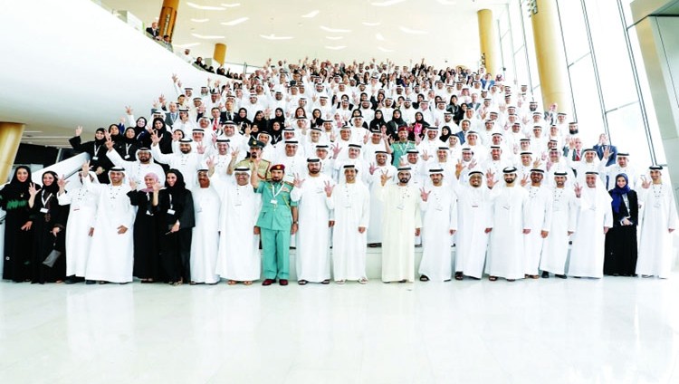 محمد بن راشد: الإمارات بقيادة خليفة تقــدم نمـوذجاً متميزاً في العمل الحكومي
