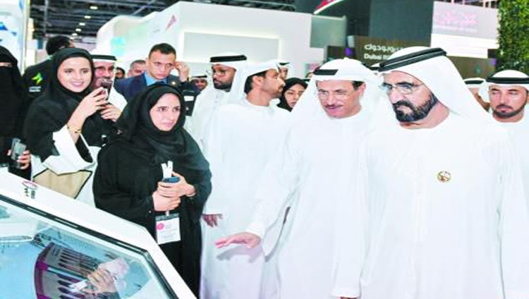 محمد بن راشد يطلع على الإنجازات الحكومية في «معرض دبي»