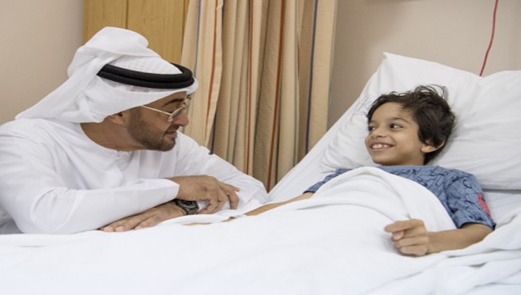 محمد بن زايد يزور مصابي حادث اعتداء الطعن بمستشفى خليفة