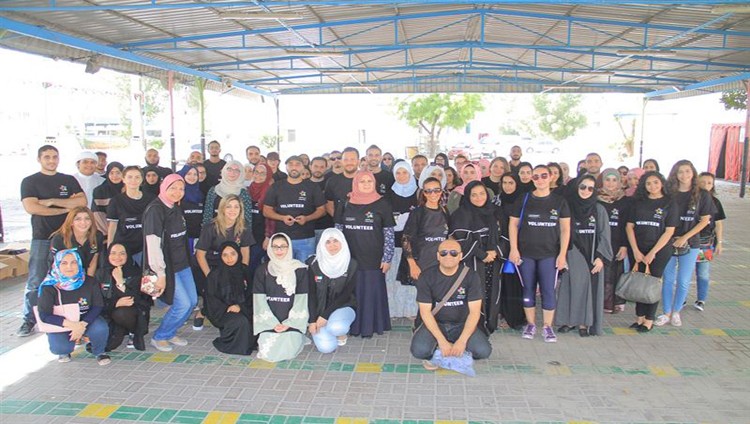 متطوعو دبي العطاء يقومون بعملية فرز لـ 10,000 كتاب موجه للأطفال السوريين اللاجئين في الأردن
