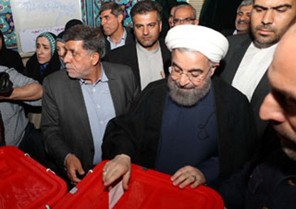 إيران.. فوز روحاني بولاية رئاسية ثانية