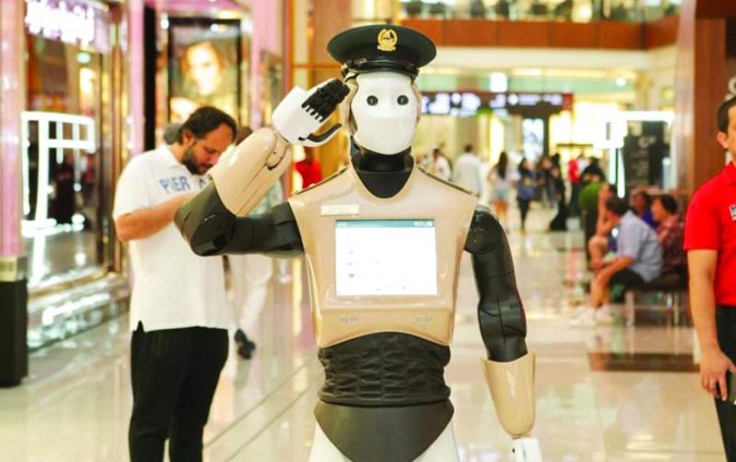 صحف عالمية: الشرطي الآلي في دبي تجربة رائدة عالمياً