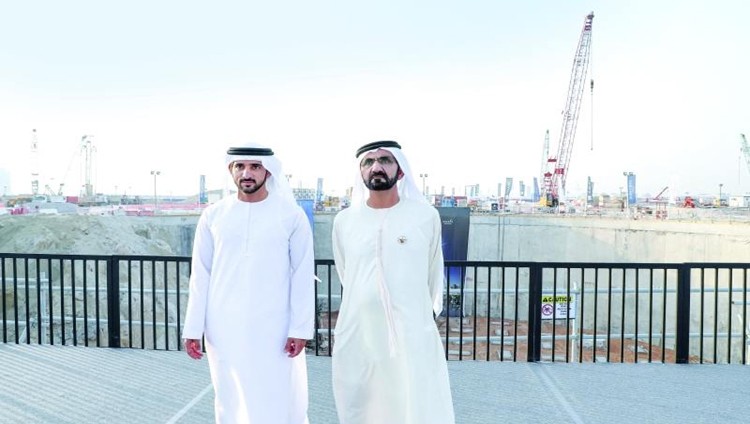 محمد بن راشد يطّلع على إنجازات «البرج» في خور دبي
