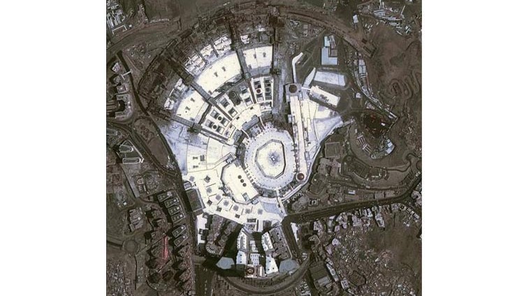 “دبي سات-2” يلتقط صورة فضائية عالية الدقة للحرم المكي الشريف