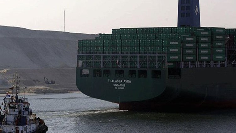 منع السفن القطرية من المرور بالمنطقة الاقتصادية لقناة السويس
