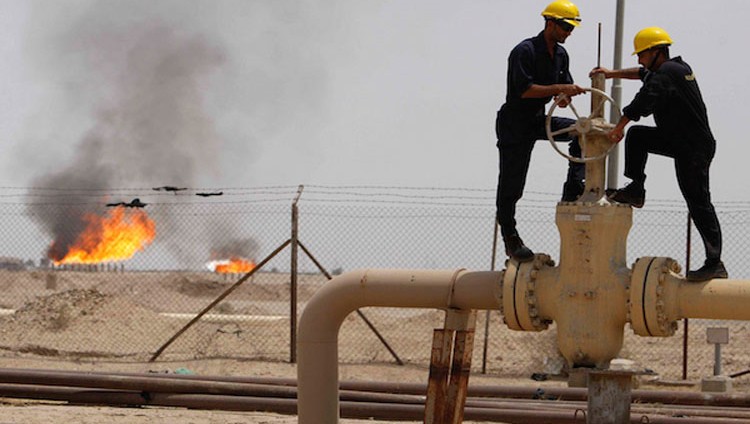 أسعار النفط تصعد بعد تلميح لإمكانية مد اتفاق خفض الإنتاج