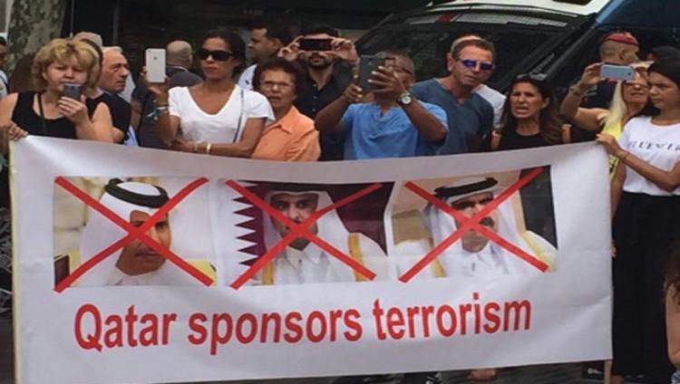 برشلونة تندد بإرهاب قطر