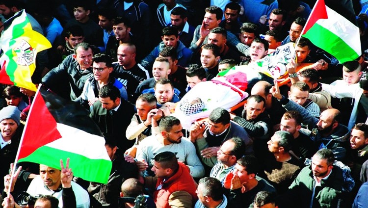الفلسطينيون يشيّعون شهداء «جمعة الغضب»