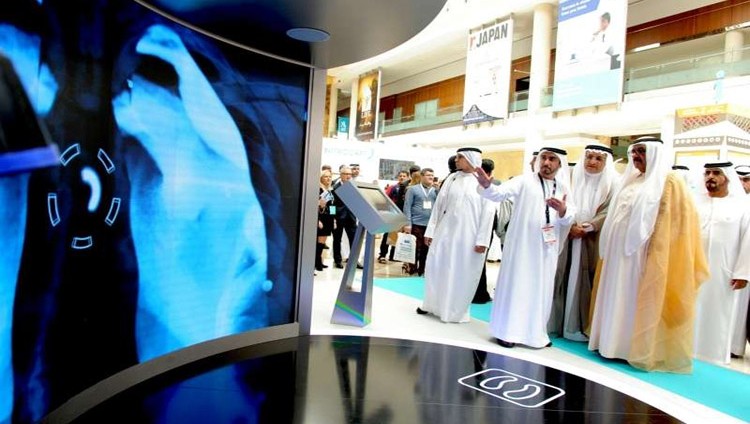 حمدان بن راشد يفتتح معرض الصحة العربي في دبي