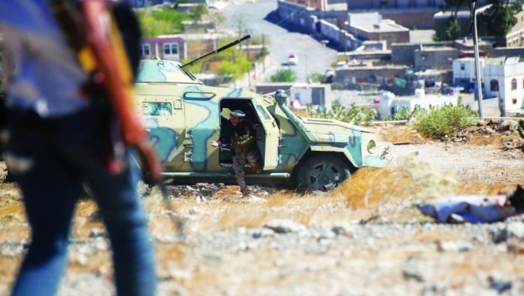 كيلومترات تفصل الشرعية عن العاصمة اليمنية