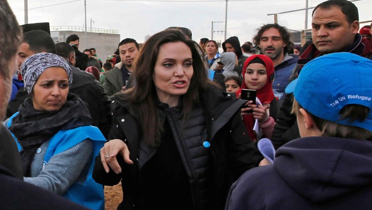 أنجلينا جولي تدعو من «الزعتري» مجلس الأمن إلى إنهاء الحرب السورية