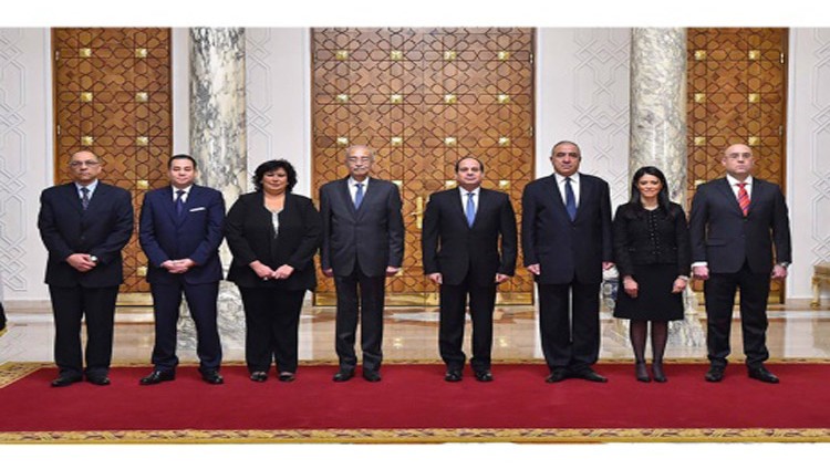 أربعة وزراء جدد يؤدون اليمين أمام الرئيس المصري