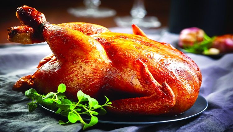 جلد الدجاج يحتوي على نسبة عالية من الدهون المشبعة