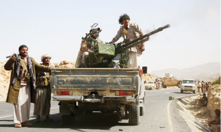 الجيش اليمني يستعيد معسكراً استراتيجياً بالجوف