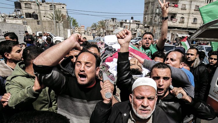 إضراب شامل يعم الأراضي الفلسطينية حداداً على شهداء غزة