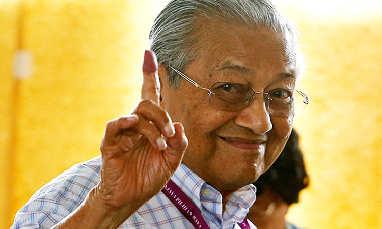 مهاتير ذو الـ 92 عاماً يفوز بمنصب رئيس الوزراء في ماليزيا