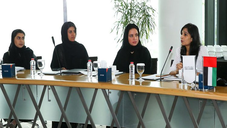 «غرفة دبي» تستعرض أفضل الممارسات لدعم المرأة في بيئة العمل