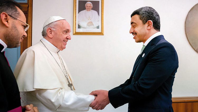 بابا الفاتيكان يشيد بجهود الإمارات في نشر التسامح وبمبادراتها الإنسانية