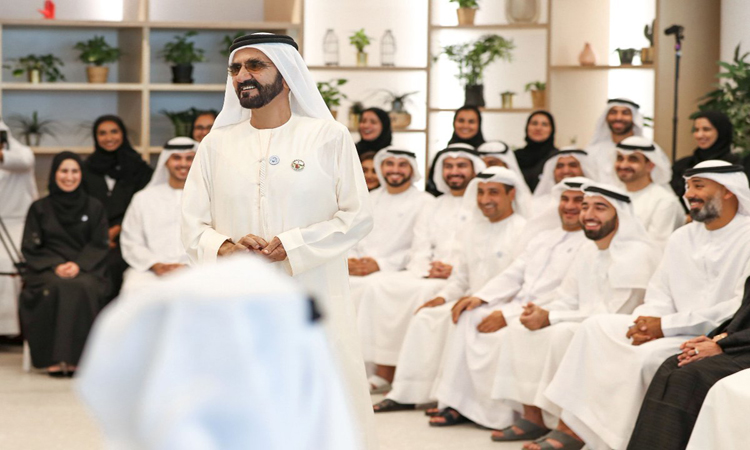 محمد بن راشد أثناء جلسة عصف ذهني: الإمارات أصبحت نموذجاً في المنطقة
