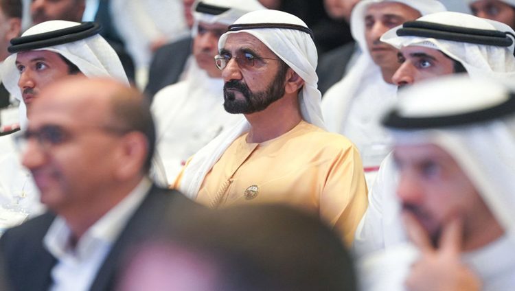 محمد بن راشد يحضر الجلسة الحوارية لـ “مجلس دبي” في دار الأوبرا