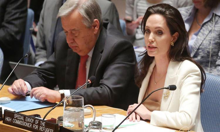 الأمم المتحدة تكلف أنجلينا جولي بتقييم وضع اللاجئين الفنزويليين في البيرو