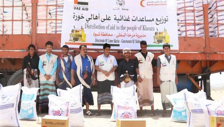 “الهلال” يقدم 11 طناً من المواد الغذائية لأهالي شبوة اليمنية