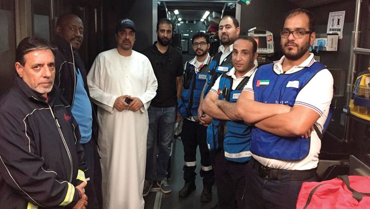 «إسعاف دبي» تجلي مرضى مستشفى بسبب احتراق سيارة