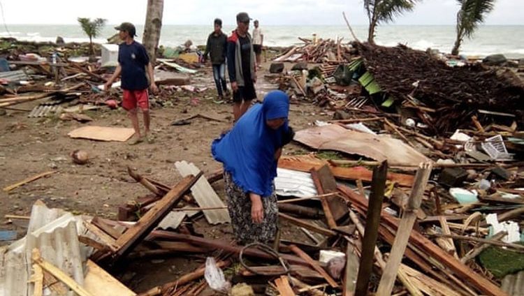 ارتفاع ضحايا تسونامي إندونيسيا إلى 168 قتيلا على الأقل