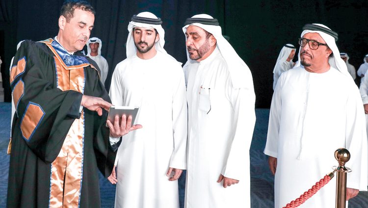ولي عهد دبي يشهد أول حفل تخريج لجامعة حمدان بن محمد الذكية بتقنية «بلوك تشين»