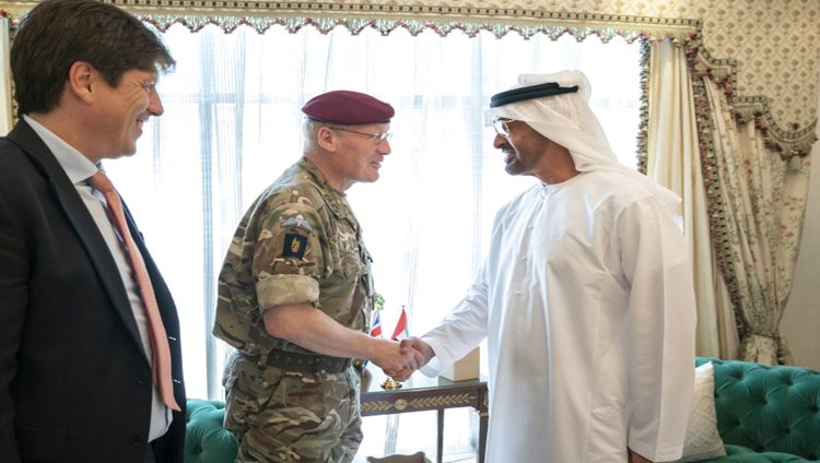 محمد بن زايد يبحث التعاون العسكري مع كبير مستشاري وزارة الدفاع البريطانية للشرق الأوسط