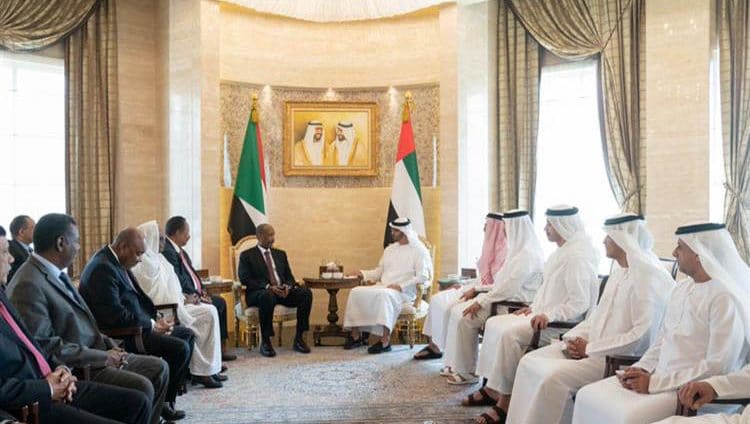 محمد بن زايد يستقبل رئيس مجلس السيادة السوداني ورئيس الوزراء