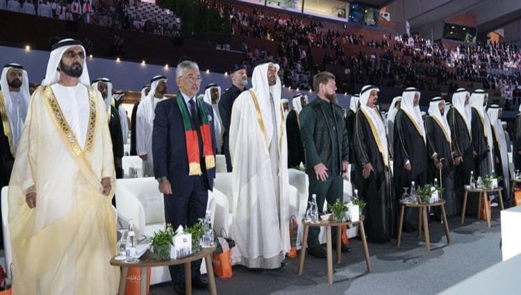 محمد بن راشد ومحمد بن زايد والحكام يشهدون الاحتفال باليوم الوطني الـ48