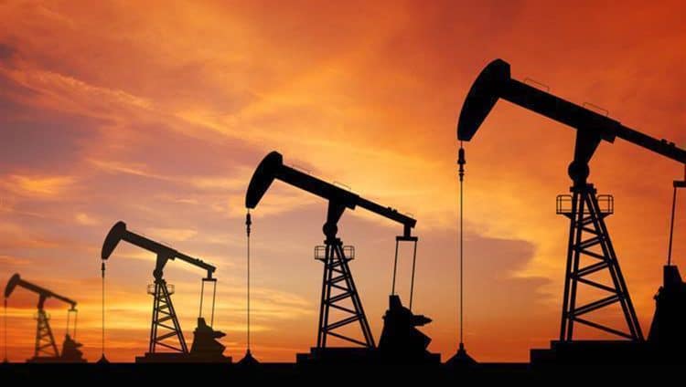 النفط ينتعش بفضل آمال خفض إنتاج أوبك