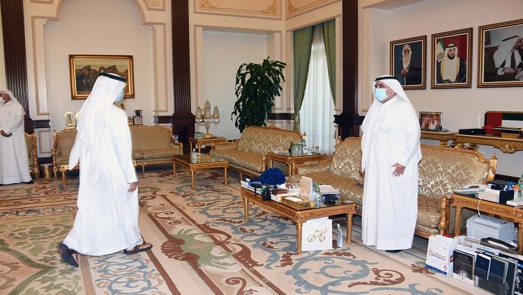 حمدان بن راشد يستقبل كبار موظفي مركز دبي التجاري العالمي