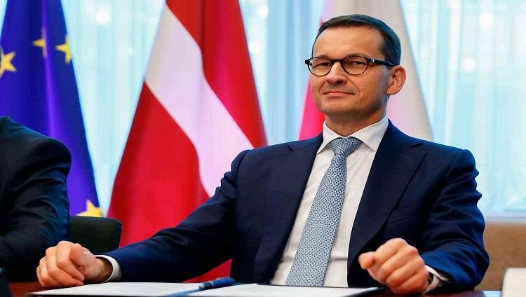 رئيس وزراء بولندا يدخل الحجر الصحي