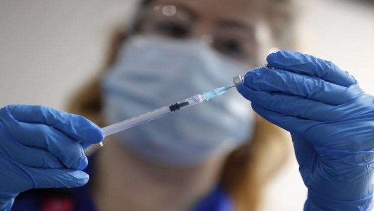 السعودية تنفي ظهور أعراض غير متوقعة للقاح كورونا